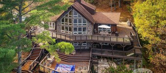 Beautiful 5bed, 4bath Rosseau Lake cottage in private bay with home theatre!