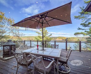 Main Deck Outdoor Dining