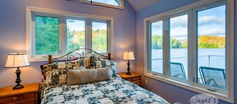 Beautiful 5bed, 4bath Rosseau Lake cottage in private bay with home theatre!