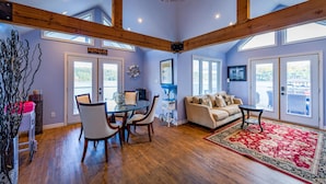 Interior - Beautiful 5bed, 4bath Rosseau Lake cottage in private bay with home theatre! (Rosseau)