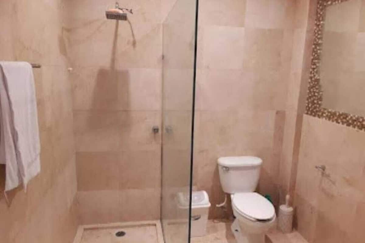 standard room | bathroom