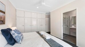 4 bedrooms, free WiFi, bed sheets