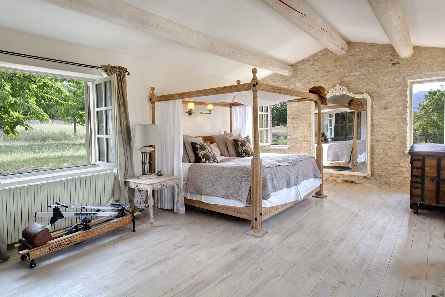 5 soverom, strykejern/-brett, wi-fi og sengetøy