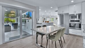 Dining - 826 Hot Tub & Heated Pool (Boca Raton)