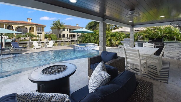 Outdoor dining - 826 Hot Tub & Heated Pool (Boca Raton)