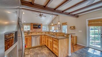 冰箱、微波炉、烤箱、炉灶