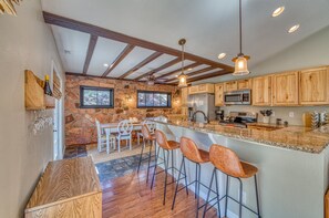 冰箱、微波炉、烤箱、炉灶