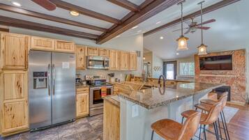 冰箱、微波炉、烤箱、炉灶