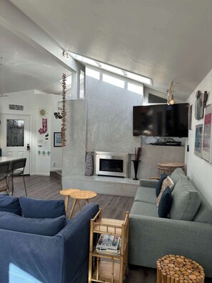 Smart TV, fireplace, DVD player, offices