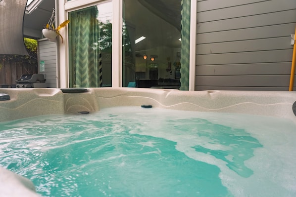 Outdoor spa tub