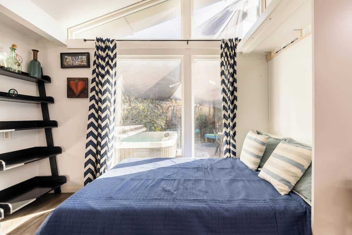 1 quarto, escrivaninha, ferros/tábuas de passar roupa, Wi-Fi de cortesia