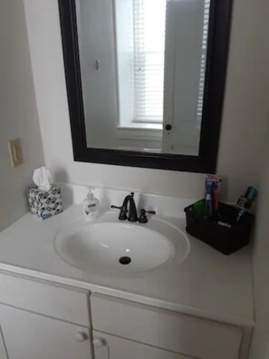 Combined shower/bathtub