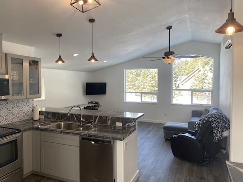 New hot tub in apartment close to everything outdoors