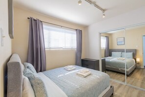 2 bedrooms, iron/ironing board, WiFi