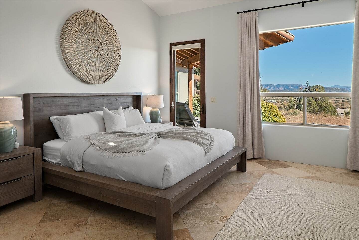 6 bedrooms, desk, iron/ironing board, travel cot