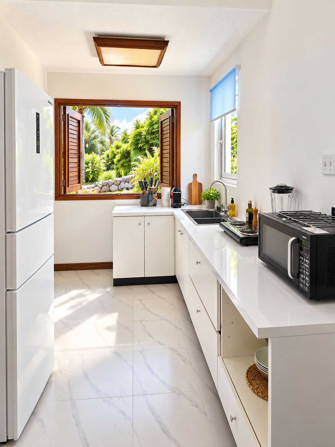 Coffee/tea maker, fridge, microwave, oven