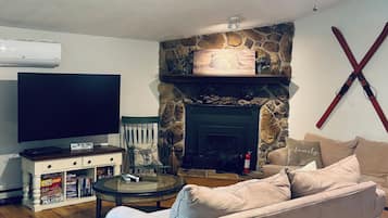 Smart TV, chimenea, videojuegos, reproductor de DVD