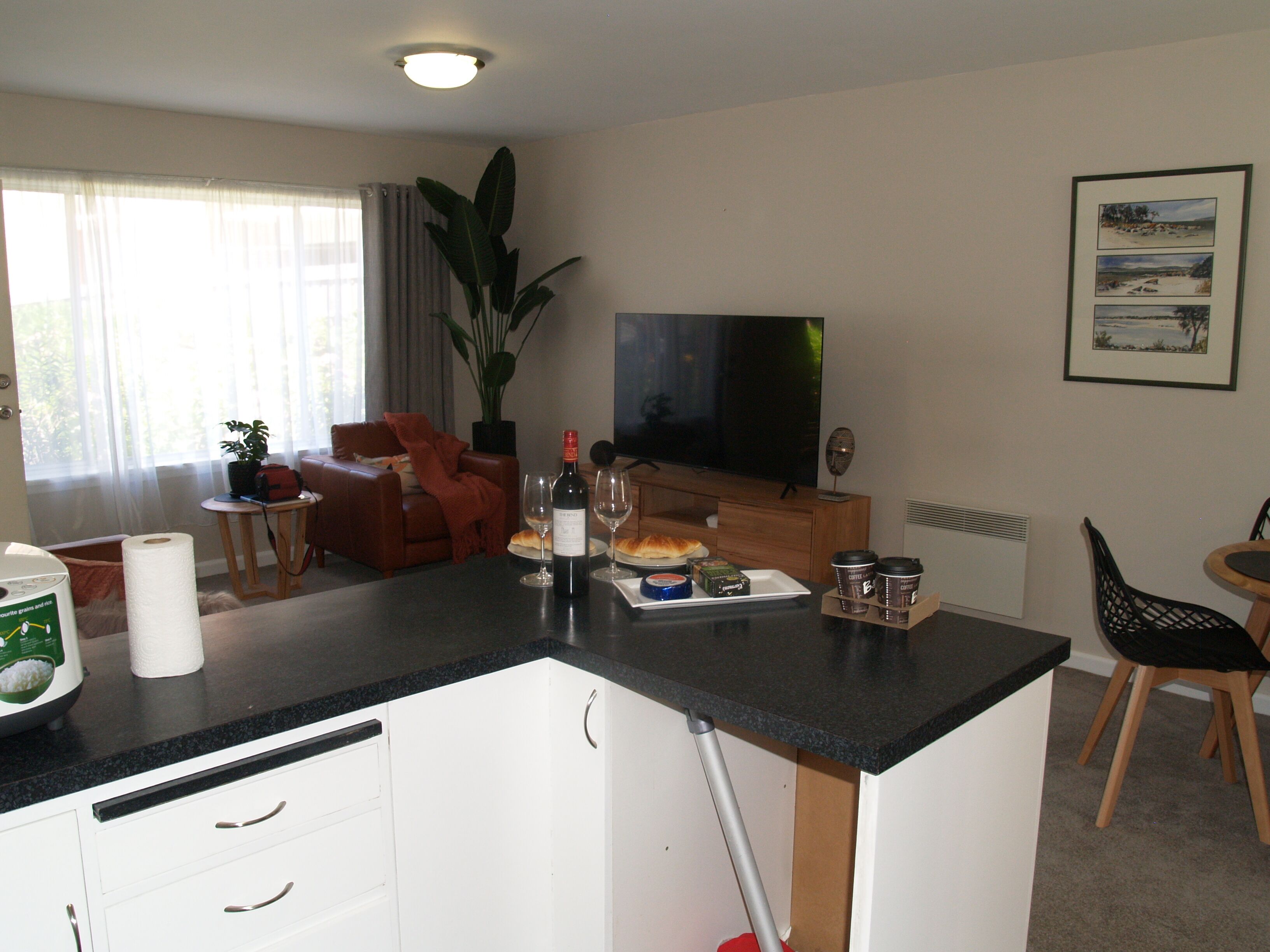 Modern Luxurious Living With Your Own Parking Spot