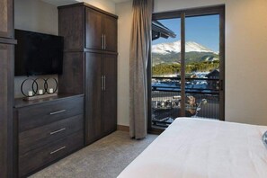 2 bedrooms, in-room safe, free WiFi, bed sheets