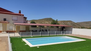 Outdoor pool - Finca del Martín (Ariño)