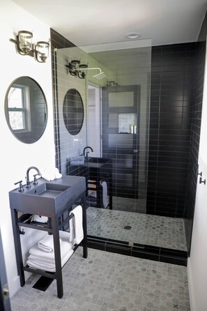 Combined shower/tub, hair dryer, towels, soap