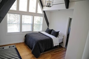 3 bedrooms, iron/ironing board, travel crib, free WiFi