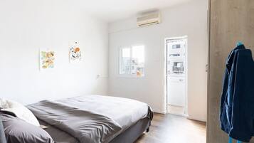 2 bedrooms, iron/ironing board