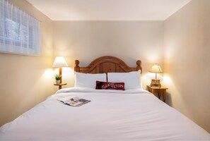 1 bedroom, desk, iron/ironing board, WiFi