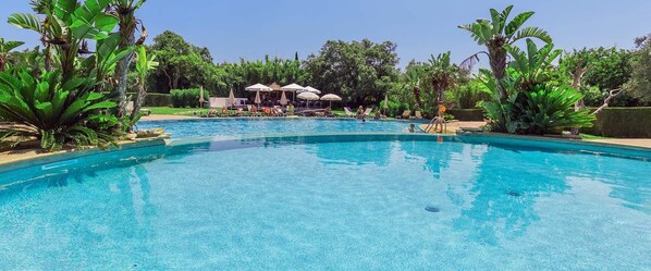 Piscine couverte, piscine extérieure