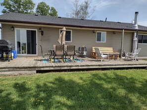 Outdoor dining - Modern Rustic Home with WoodStove & Pool Table (Kemble)