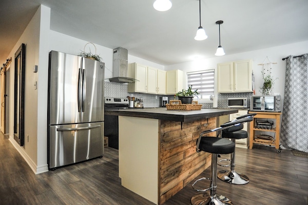 Geladeira, micro-ondas, fogão, cooktop