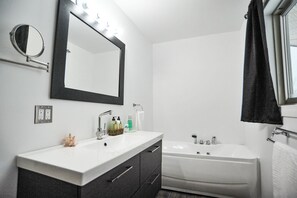 Combined shower/bathtub, jetted bath, hair dryer, slippers - Modern Rustic Home with WoodStove & Pool Table (Kemble)