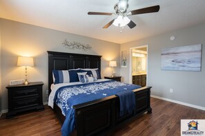 2 soverom, strykejern/-brett, internettilgang og sengetøy