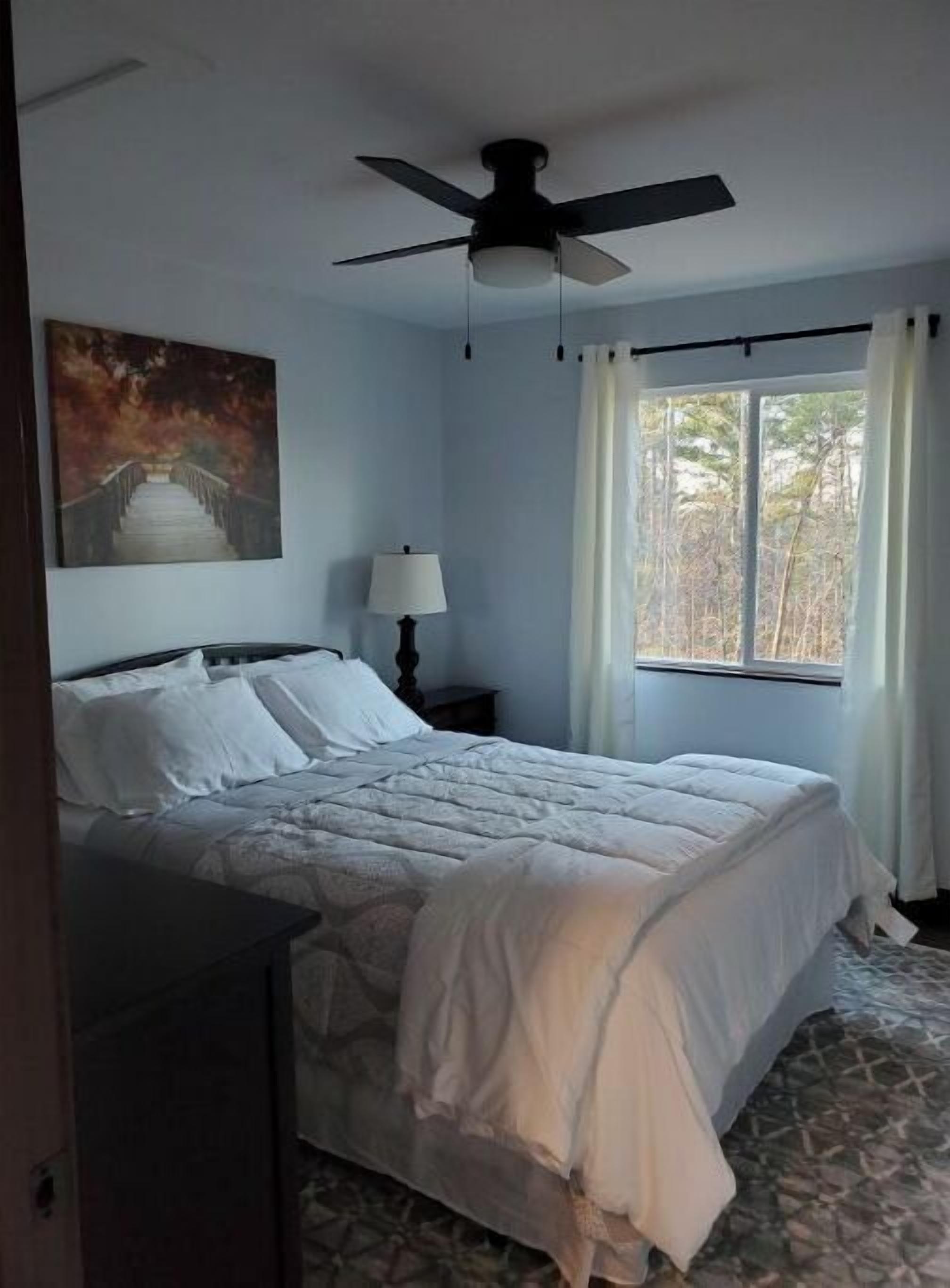1 chambre, fer et planche à repasser, accès au Wi-Fi (inclus)