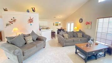 TV connectée, jeux vidéo, lecteur de DVD, table de tennis de table