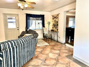 3 bedrooms, desk, iron/ironing board, free WiFi