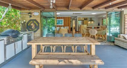 20 Steps - STUNNING Beachfront RETREAT. Private beach access. North Byron