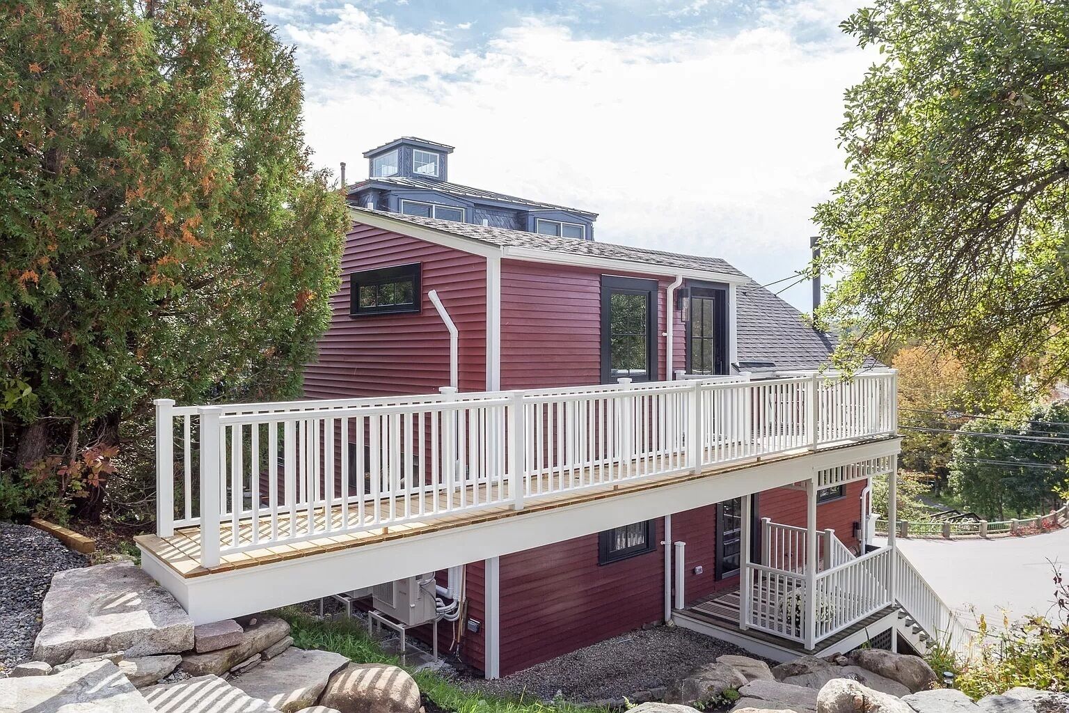 Crow's Nest three window view of Rockport Harbor w/ fireplace & kayak for two