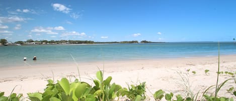 Una playa cerca