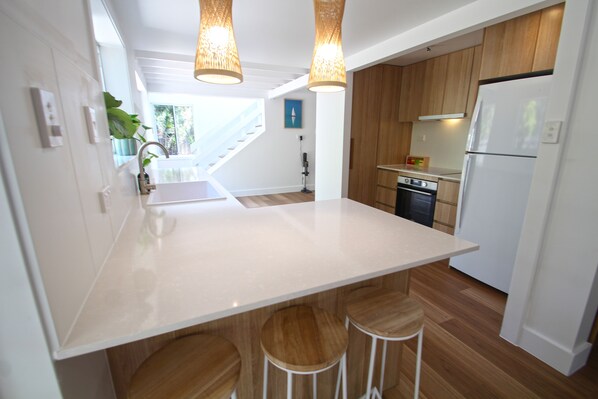 Fridge, microwave, oven, dishwasher - Kokomo by the Beach (Toogoom)