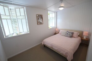 4 bedrooms, iron/ironing board, WiFi, bed sheets