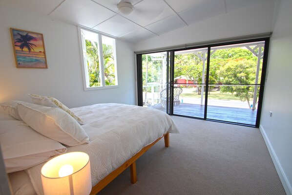 4 bedrooms, iron/ironing board, WiFi, bed sheets