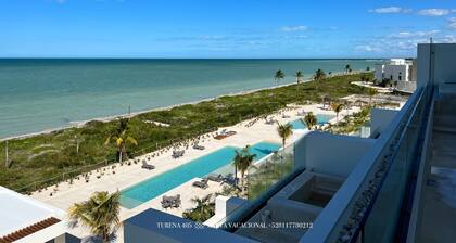 Luxury condo w/private jacuzzi and flamingo views