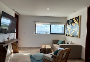 Smart TV - Luxury condo w/private jacuzzi and flamingo views (Telchac Puerto)
