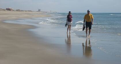 Beautiful 3 bdrm 3 bath townhome with garage. Just 3rd row from the beach.