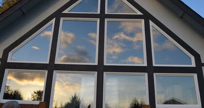 Bright Cheery House w/ outlet for EV Charge, fire pit, close to beach & trails