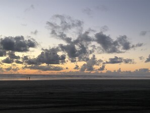 In Strandnähe, Liegestühle, Strandtücher