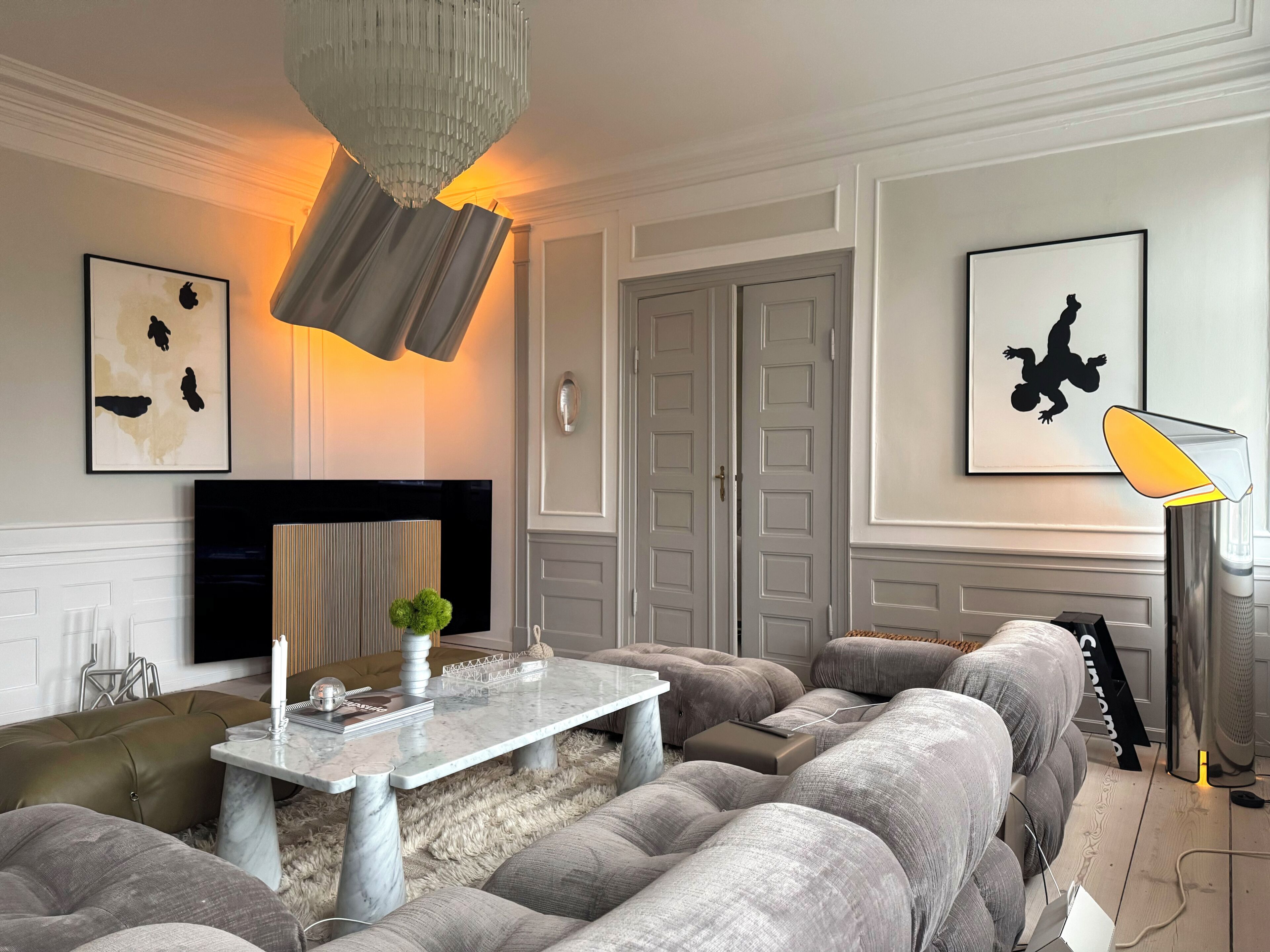 Smart TV, fireplace, video games, DVD player