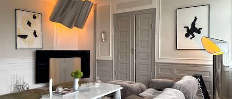 Smart TV, fireplace, video games, DVD player