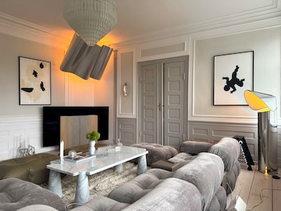 NEW Luxury 'Kings Garden' 240m2 Prime Located Flat